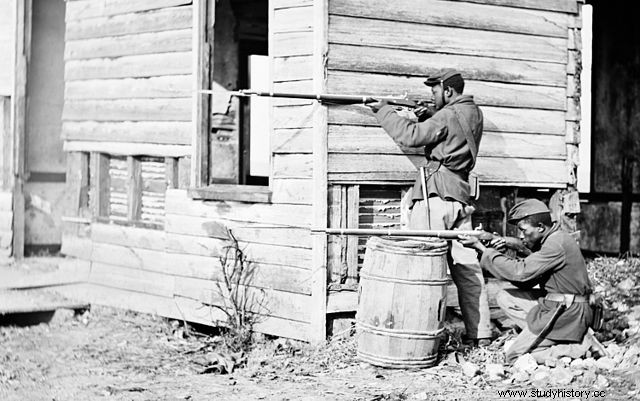 Los soldados afroamericanos capturados no eran considerados prisioneros de guerra. 