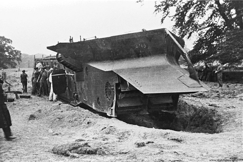 地形や状況に適応する戦闘車両 