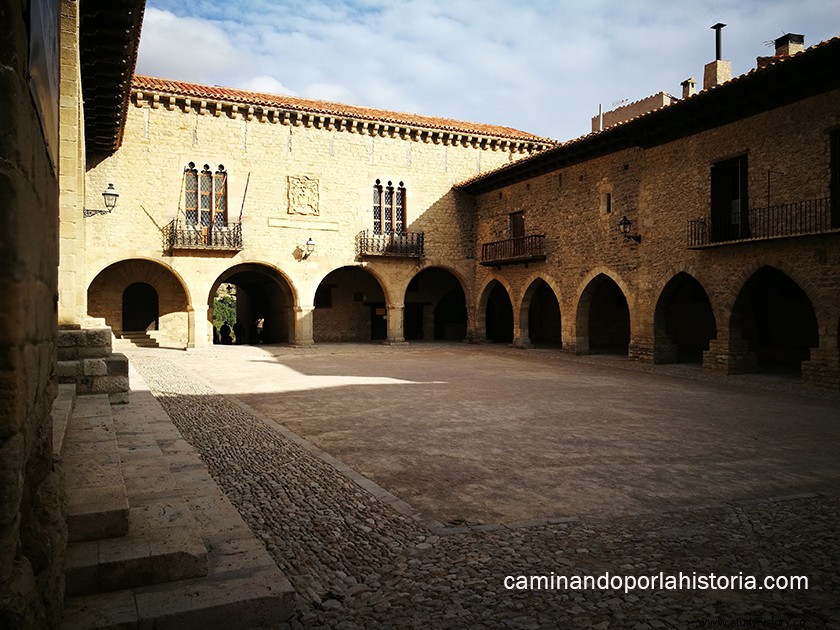 Cantavieja en imágenes, ciudad refugio de templarios y carlistas. 