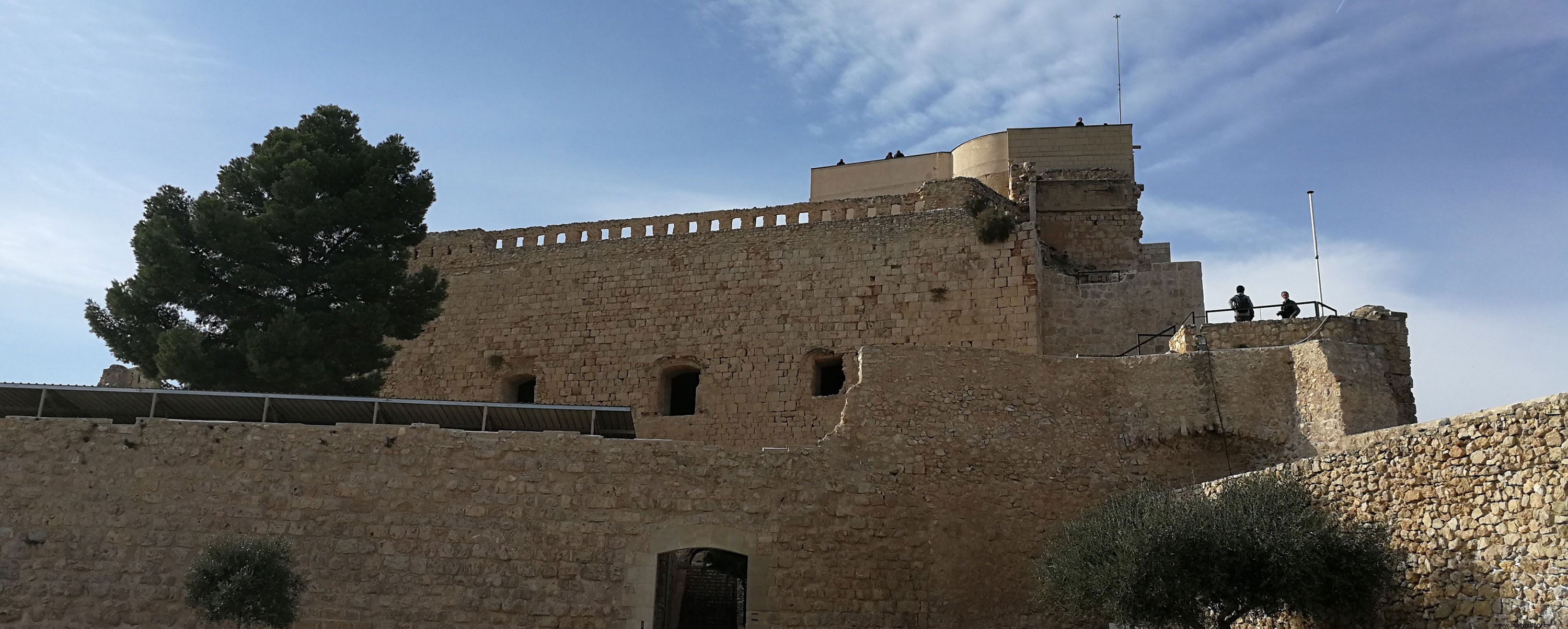 Castillo de Miravet, refugio templario a orillas del río Ebro. 