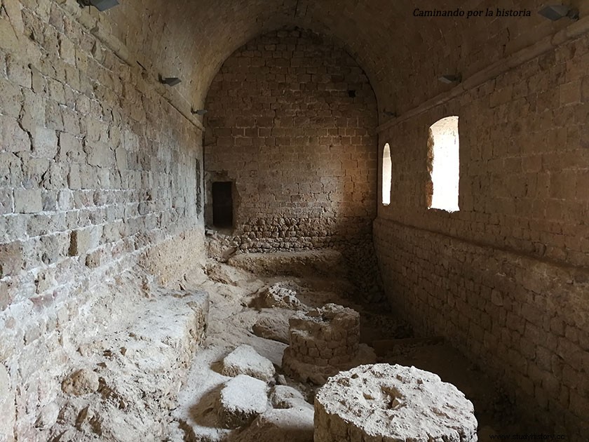 Castillo de Miravet, refugio templario a orillas del río Ebro. 