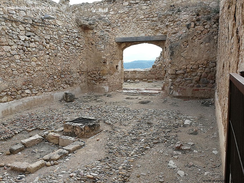 Castillo de Miravet, refugio templario a orillas del río Ebro. 