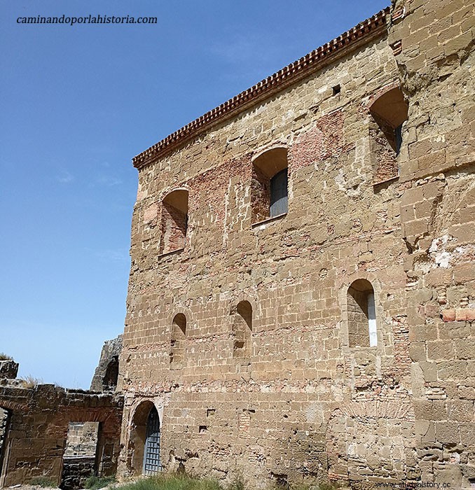 El castillo-abadía de Montearagón, el  hermano pobre de Loarre . 