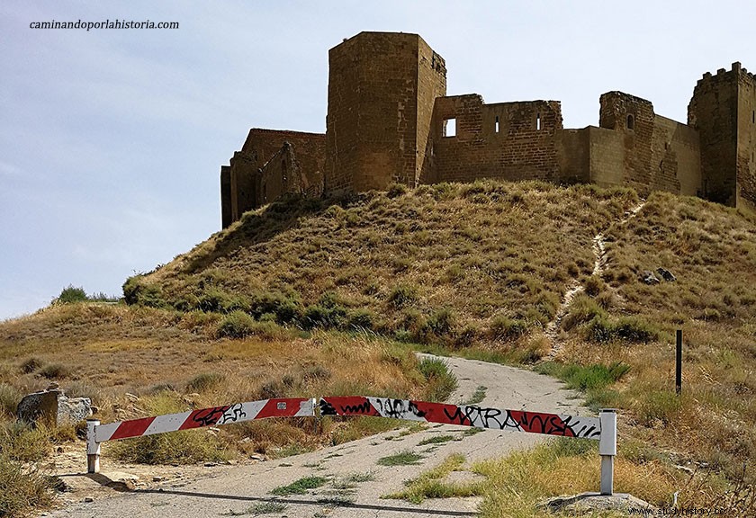 El castillo-abadía de Montearagón, el  hermano pobre de Loarre . 