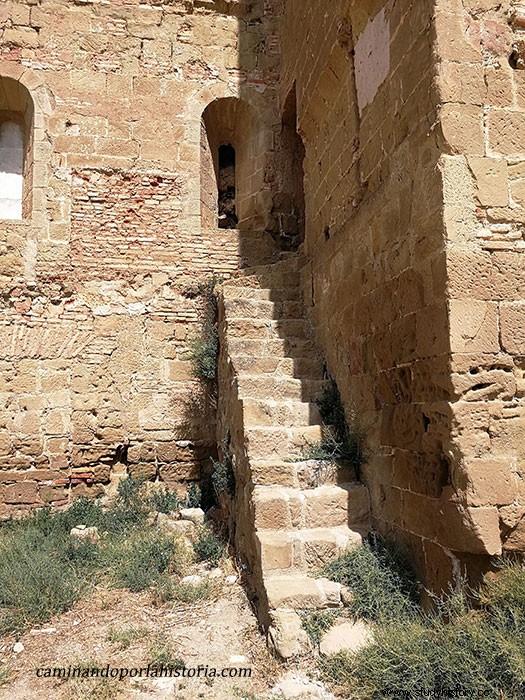 El castillo-abadía de Montearagón, el  hermano pobre de Loarre . 