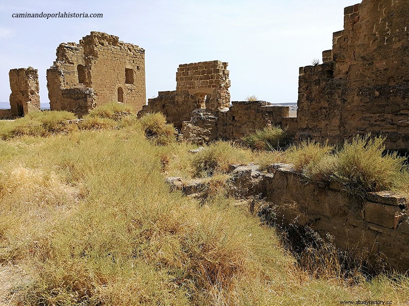 El castillo-abadía de Montearagón, el  hermano pobre de Loarre . 