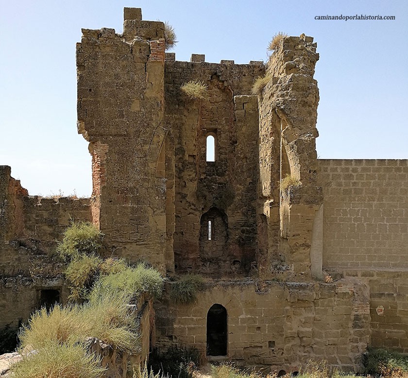 El castillo-abadía de Montearagón, el  hermano pobre de Loarre . 