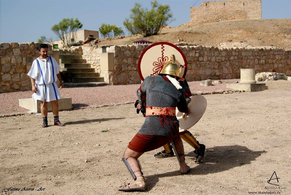 ローマ軍団兵の皮を被せます。 