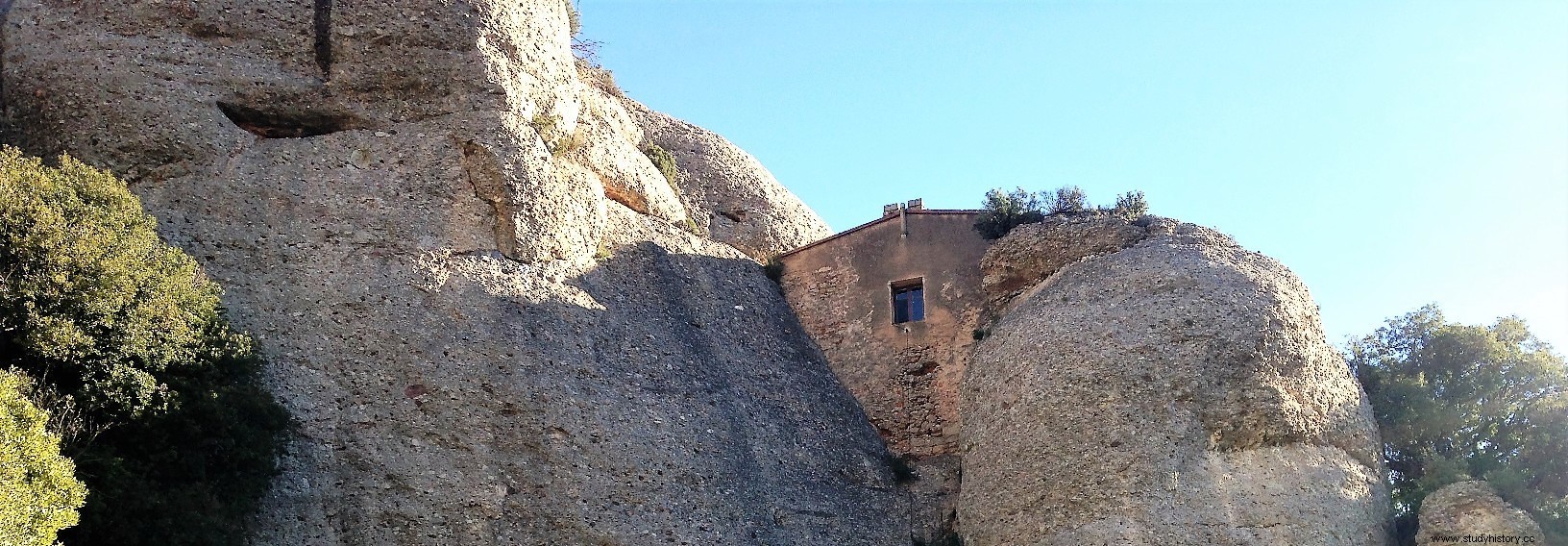 Ruta de las ermitas de Tebaida en la montaña de Montserrat 