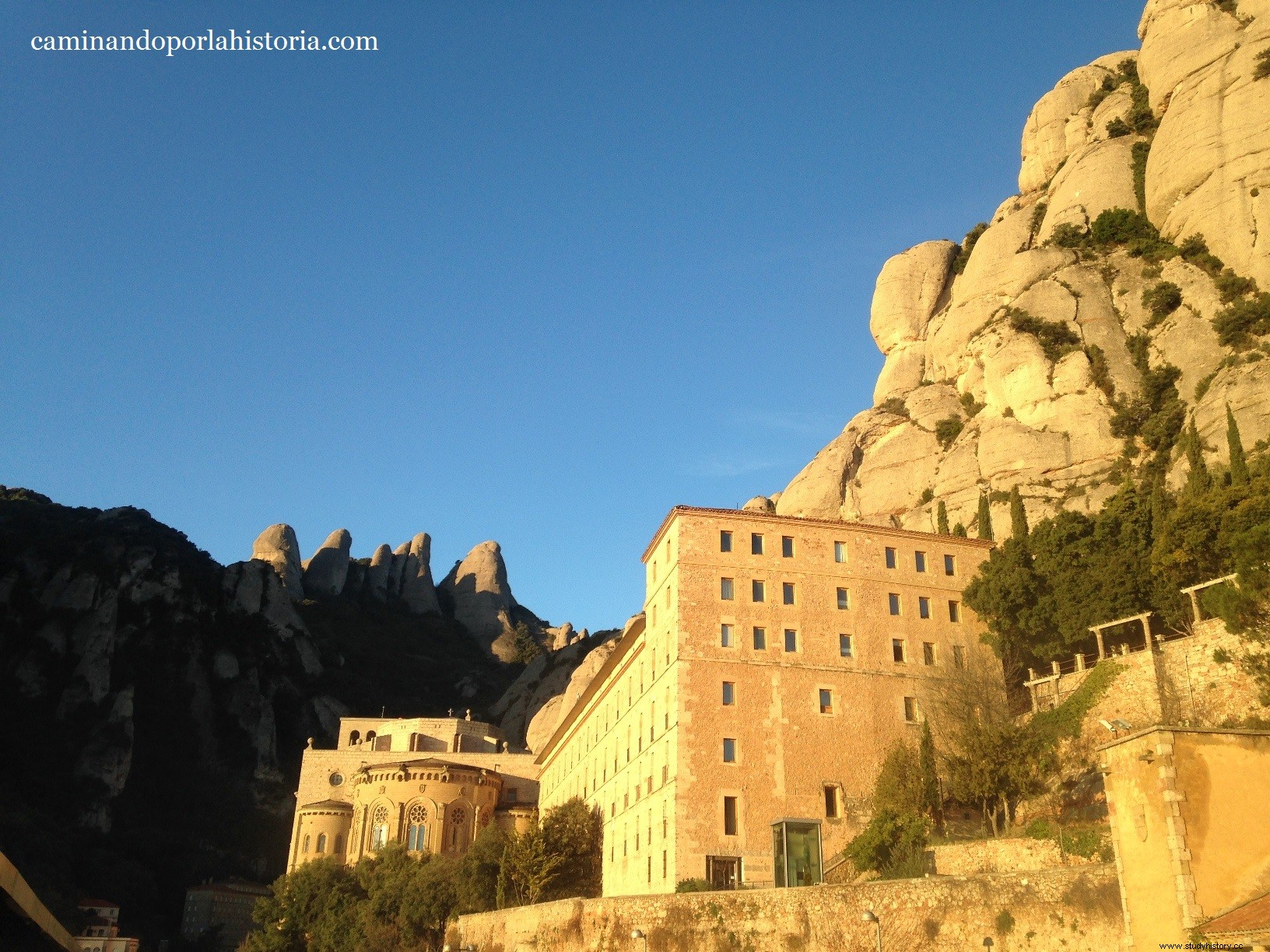 Ruta de las ermitas de Tebaida en la montaña de Montserrat 