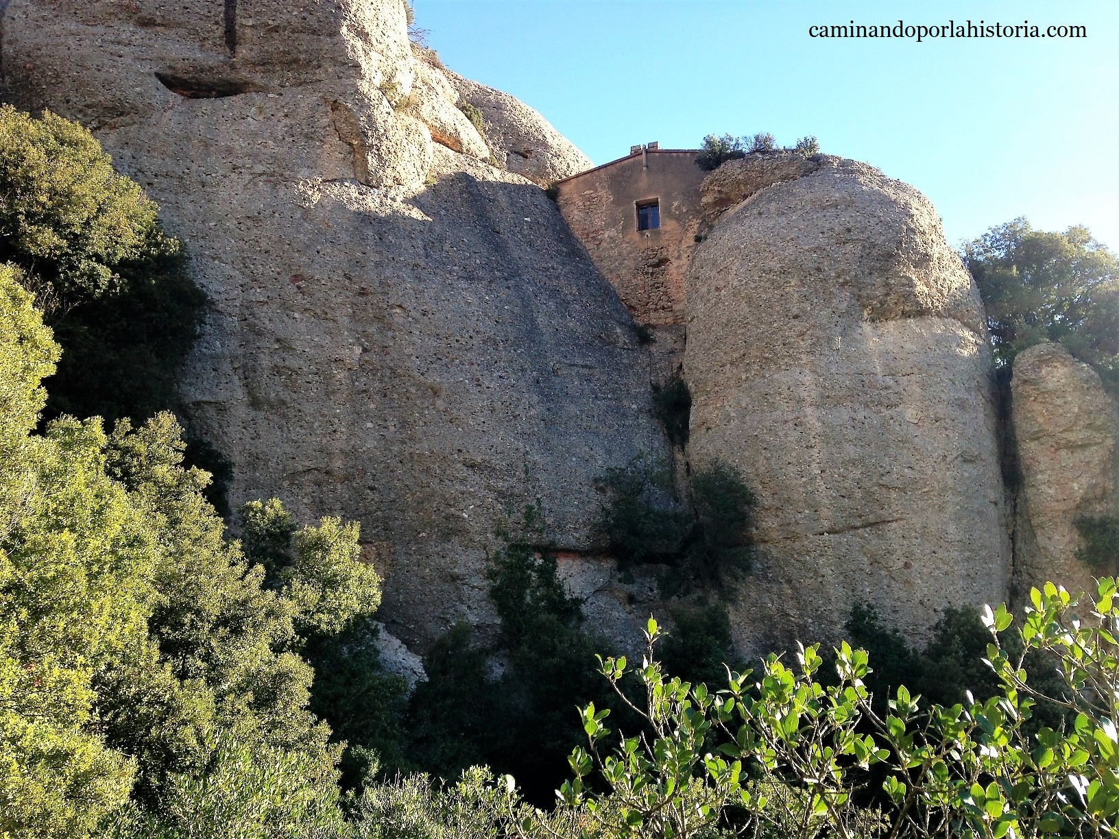 Ruta de las ermitas de Tebaida en la montaña de Montserrat 