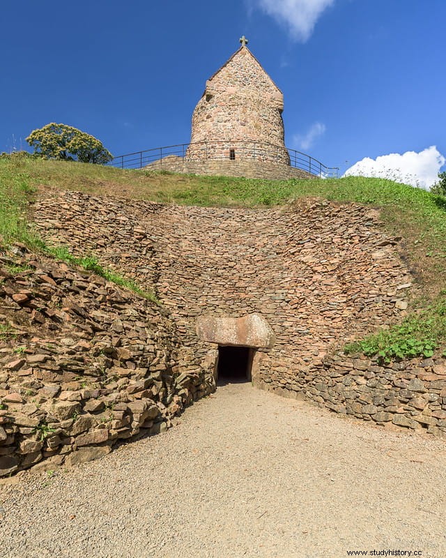 La Hougue Bie、世界で最も古い 10 の建造物の 1 つ、ナチスの地下壕と現在の博物館 