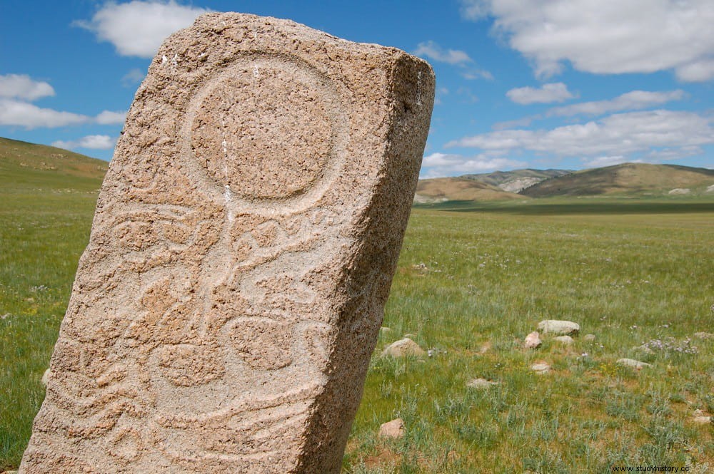 Las piedras únicas con renos voladores procedentes de Mongolia y Siberia, erigidas hace 3.000 años 