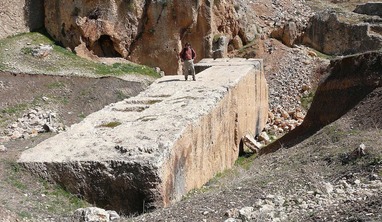 La Piedra de la Mujer Embarazada, uno de los monolitos más grandes de la Antigüedad 