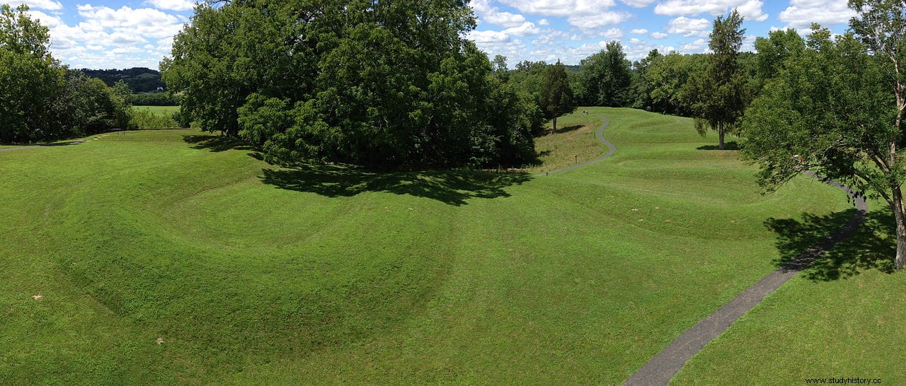 Serpent Mound, el montículo de efigies más grande del mundo, situado sobre un astroblema 