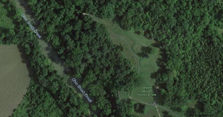 Serpent Mound, el montículo de efigies más grande del mundo, situado sobre un astroblema 