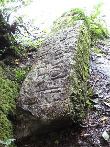 La Piedra del Rey Arturo, una lápida del siglo VI con inscripciones en latín y ogam 