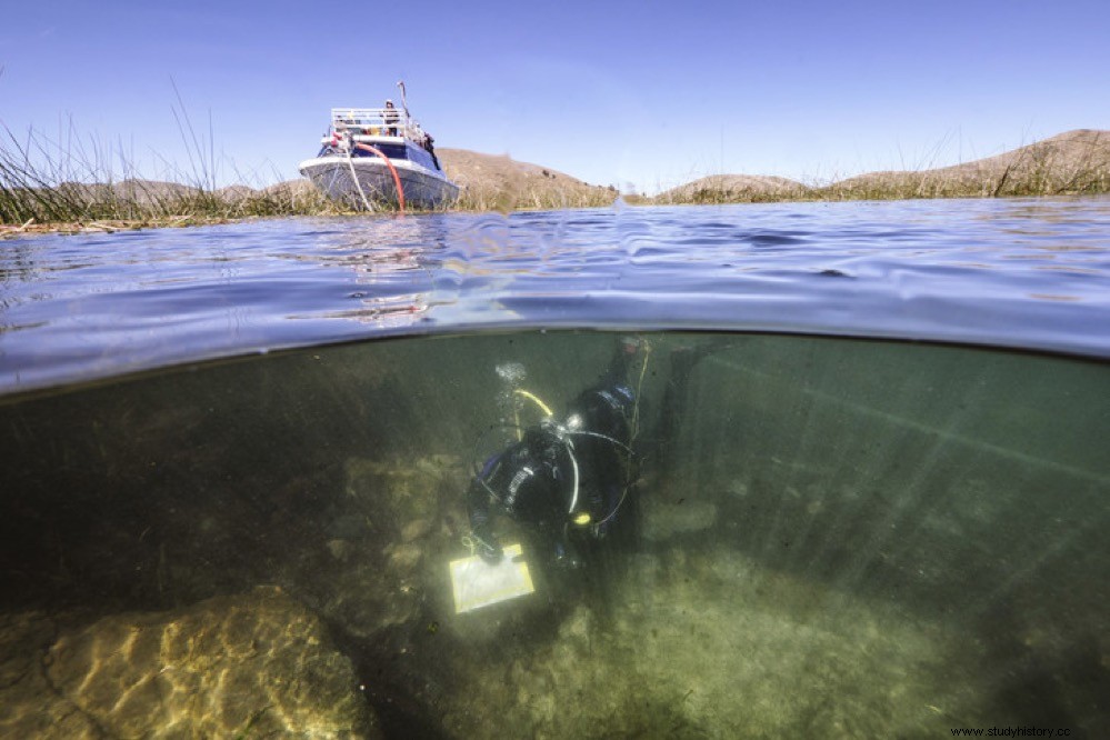 Encuentran antiguas ofrendas religiosas en el lago Titicaca 500 años antes que los incas 