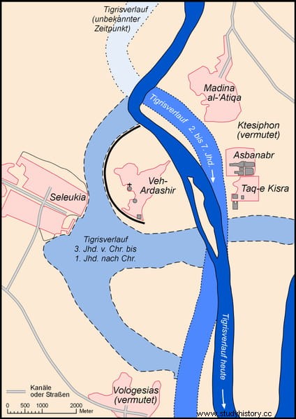 El Gran Arco de Ctesifonte, la bóveda de ladrillo más grande del mundo, construida por los persas sasánidas en el siglo VI. 