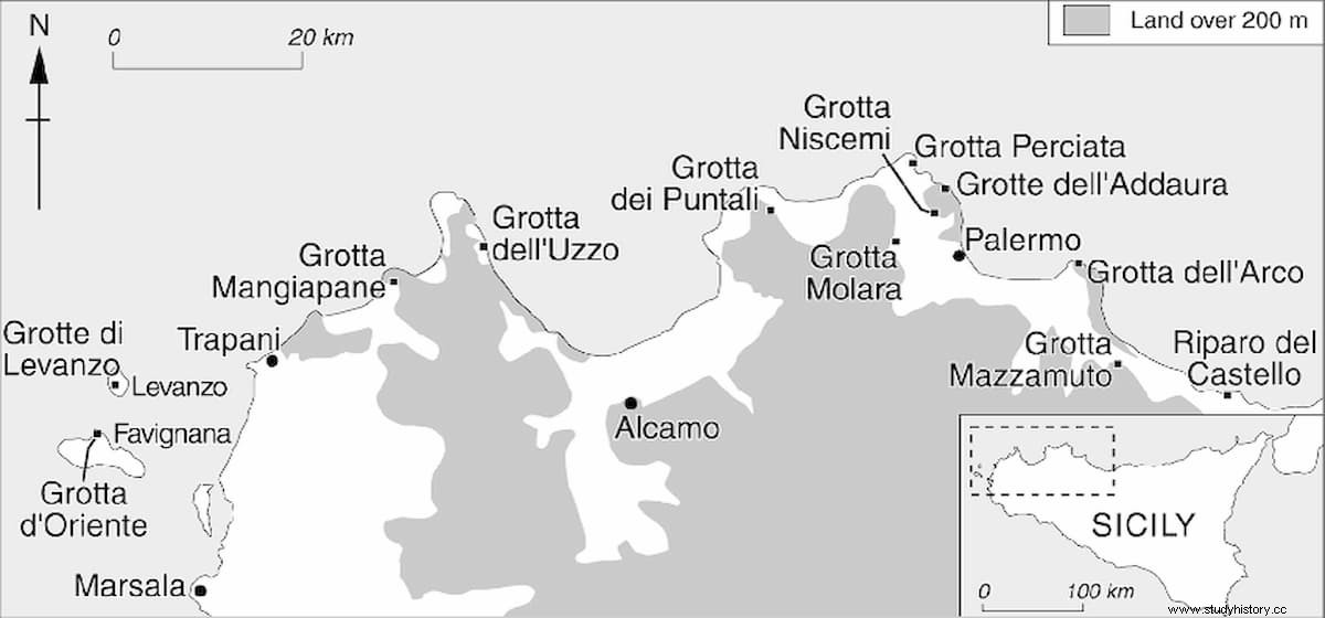 Los extraños grabados paleolíticos de las Cuevas de Addaura en Sicilia, con figuras humanas que parecen realizar acrobacias 