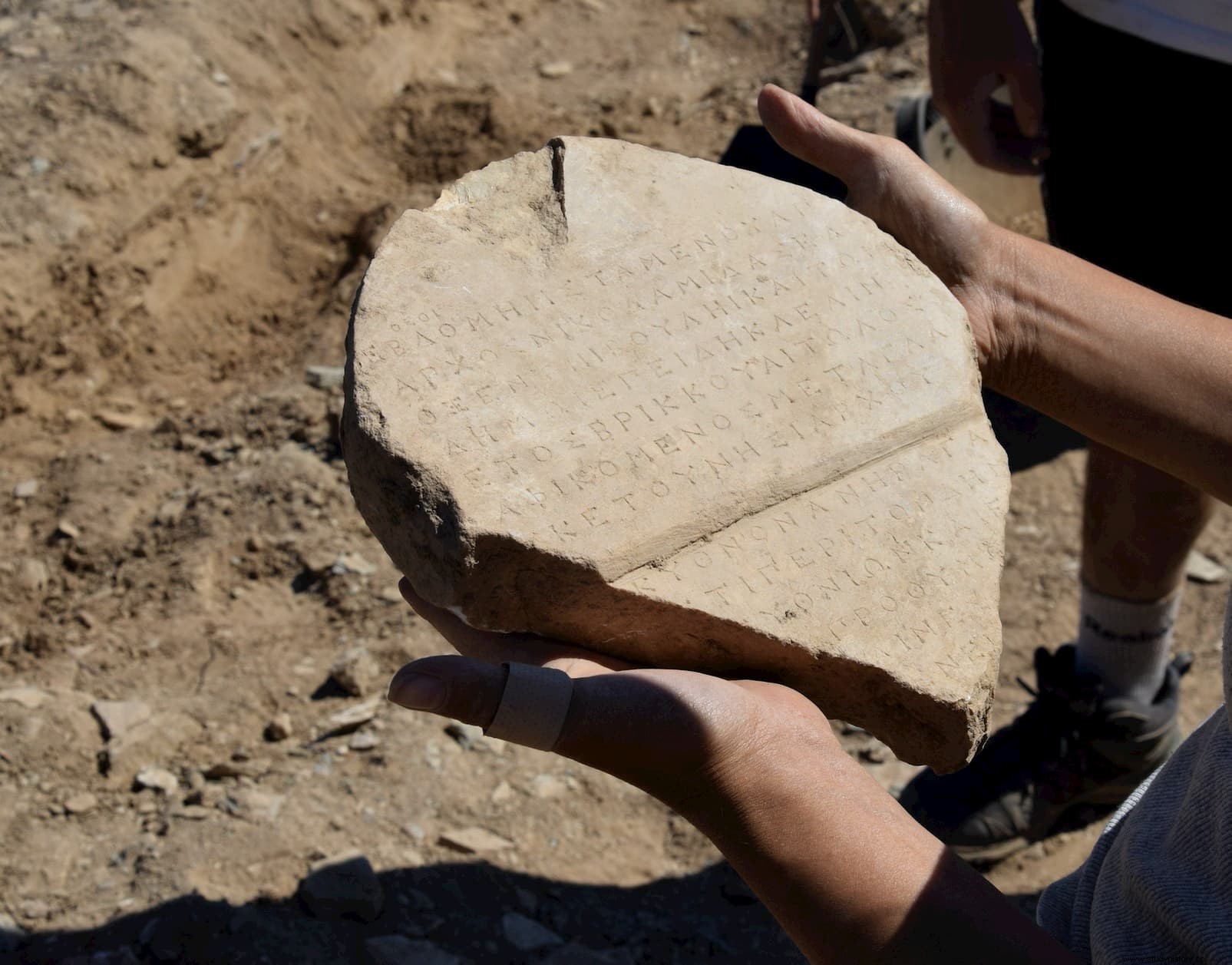 彼らは紀元前4世紀の碑文を発見しました。ギリシャのキトノス島の海賊の物語です。 