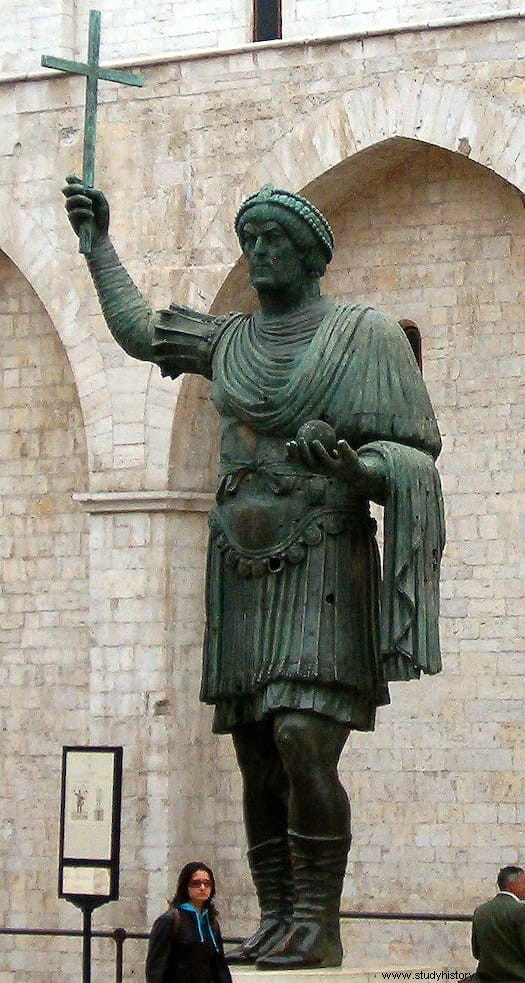 El Coloso de Barletta, la impresionante estatua romana del siglo V d.C. que no se sabe a qué emperador representa 