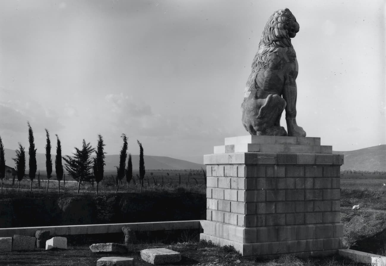 Cómo los viajeros ingleses encontraron el León de Queronea en 1818, erigido en el 318 a.C. como monumento a los caídos del Sagrado Batallón de Tebas 