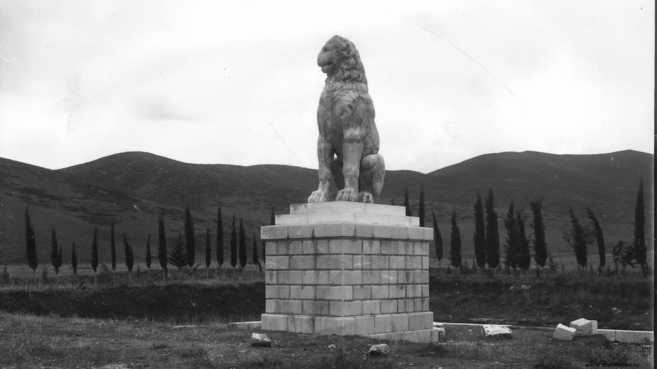 Cómo los viajeros ingleses encontraron el León de Queronea en 1818, erigido en el 318 a.C. como monumento a los caídos del Sagrado Batallón de Tebas 