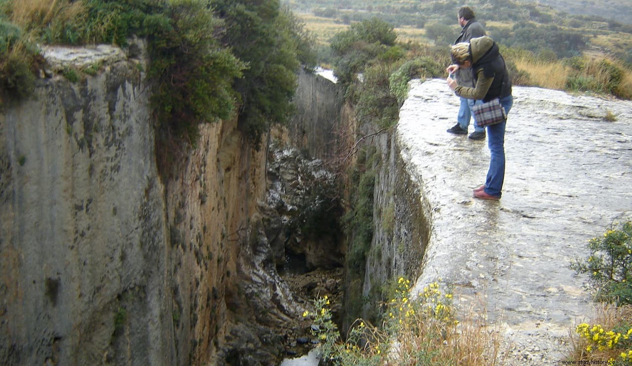 El sistema de túneles y canales de Vespasiano y Tito en el puerto de Antioquía, una maravilla de la ingeniería romana 