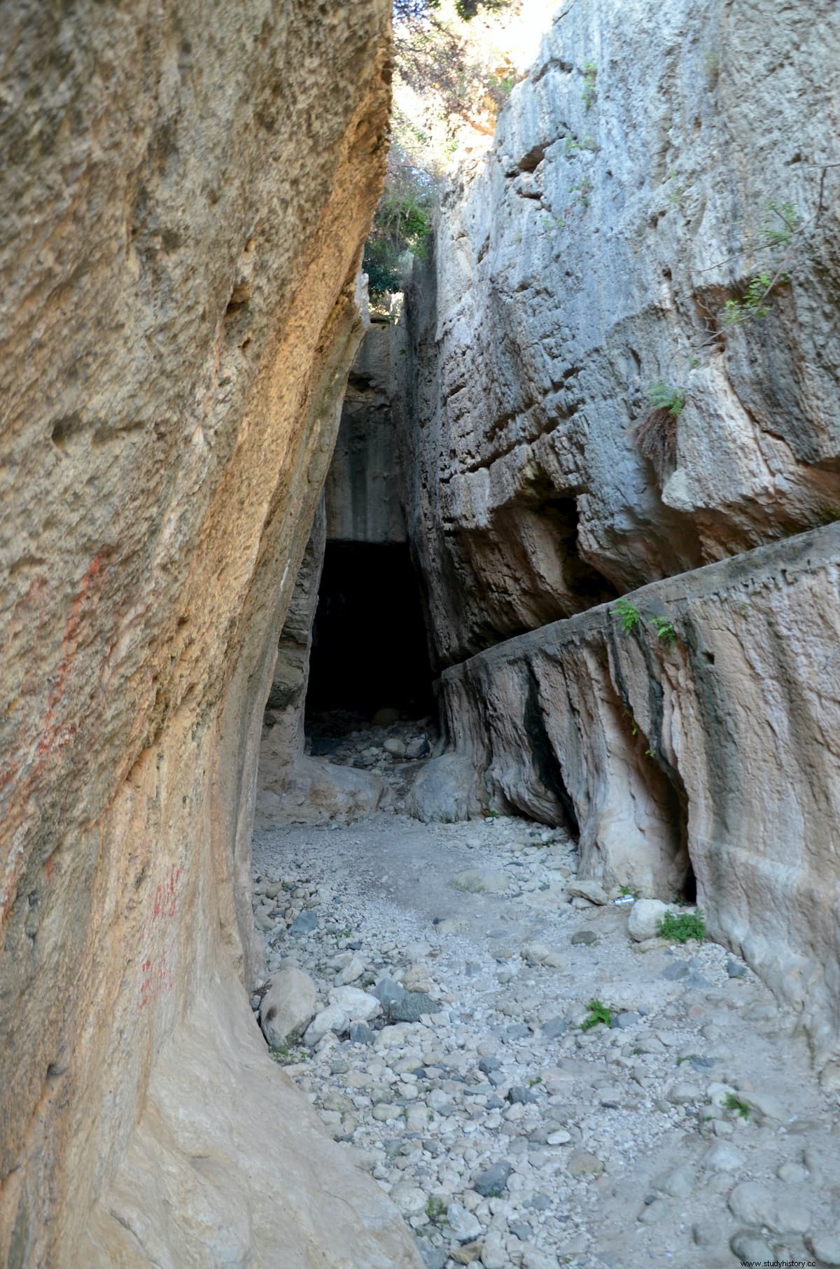 El sistema de túneles y canales de Vespasiano y Tito en el puerto de Antioquía, una maravilla de la ingeniería romana 