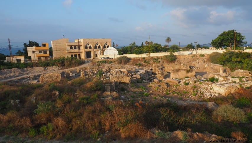 古代フェニキアの都市ティルスでローマ神殿が発見 