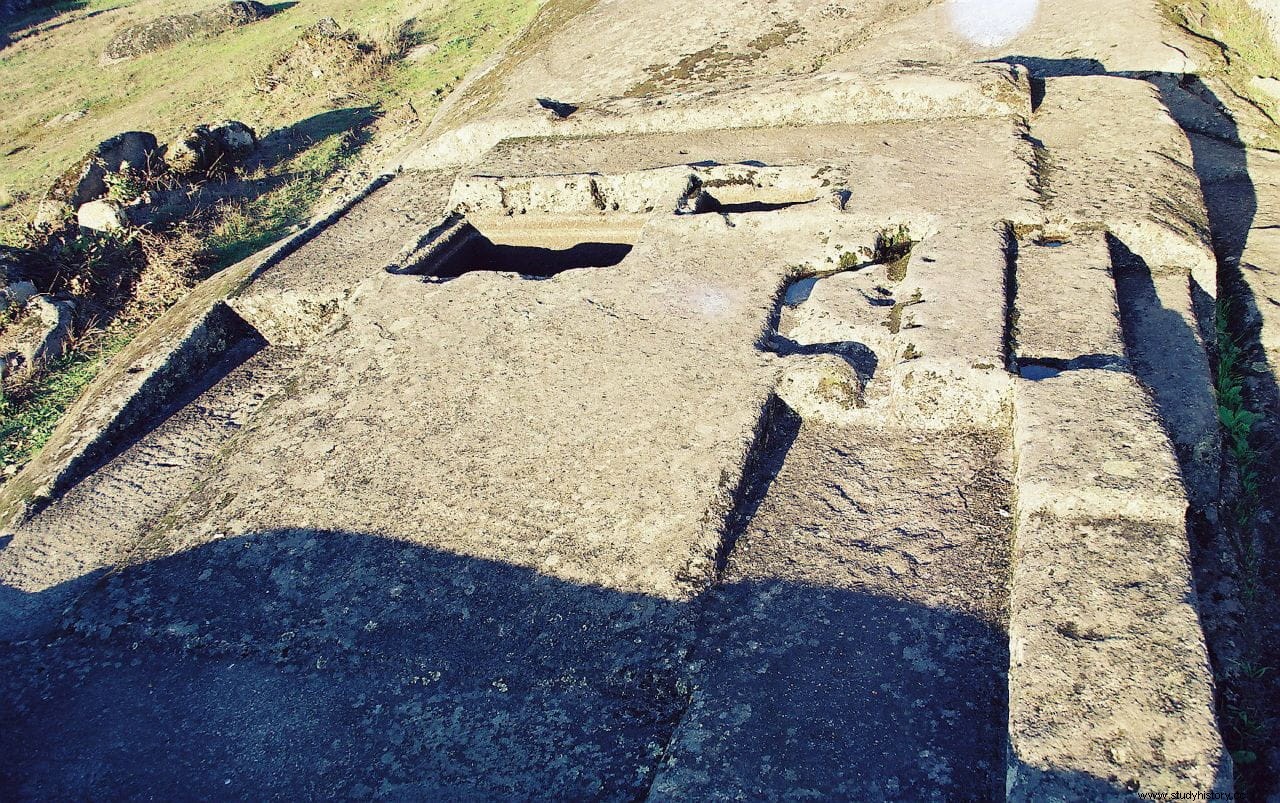 El santuario romano de Panóias en Portugal, dedicado a Serapis y a los dioses del Hades, es único en el mundo 