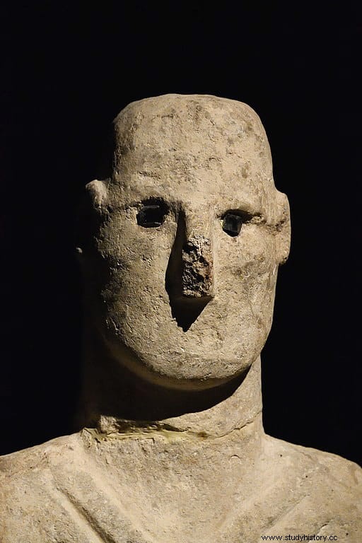 El Hombre de Urfa, la gran escultura humana naturalista más antigua encontrada, tiene más de 10.000 años 