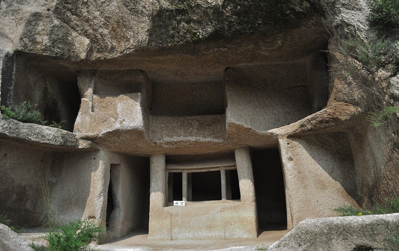 中国最大の岩窟住居群、古雅居の神秘的な洞窟 