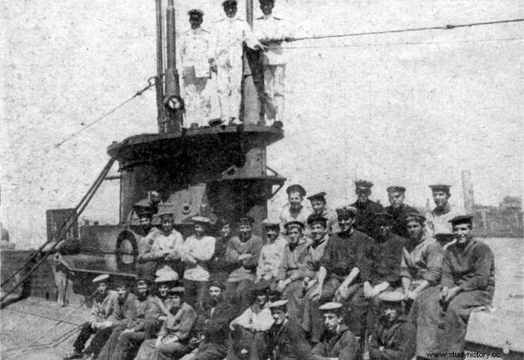 Dos casos insólitos de enfrentamiento entre submarinos y caballería, durante la Primera Guerra Mundial 