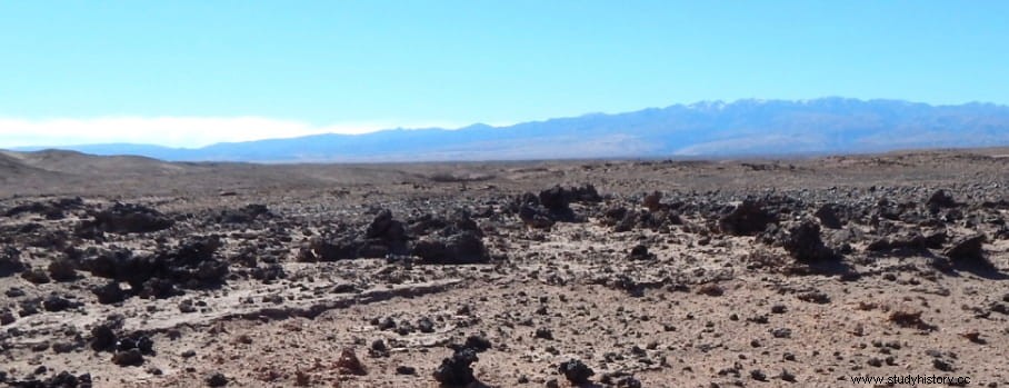 アタカマ砂漠にある広大な結晶化した岩石層。彗星の爆発によってできた可能性がある 