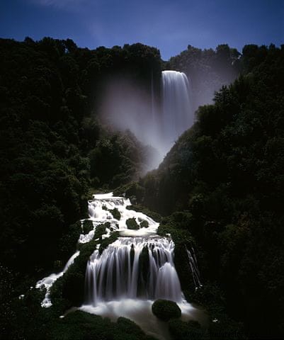 Marmore, la cascada artificial más alta del mundo, creada por los romanos en el año 271 a.C. 