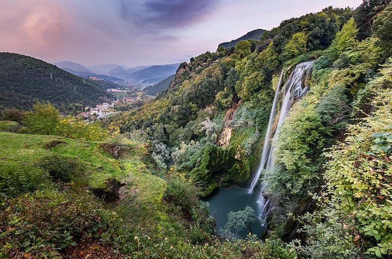 Marmore, la cascada artificial más alta del mundo, creada por los romanos en el año 271 a.C. 