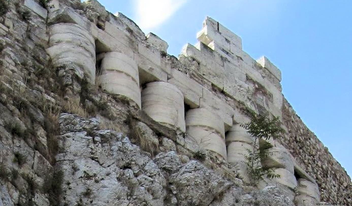 Cómo Temístocles distrajo a los espartanos para reconstruir las murallas de Atenas sin que ellos lo supieran 