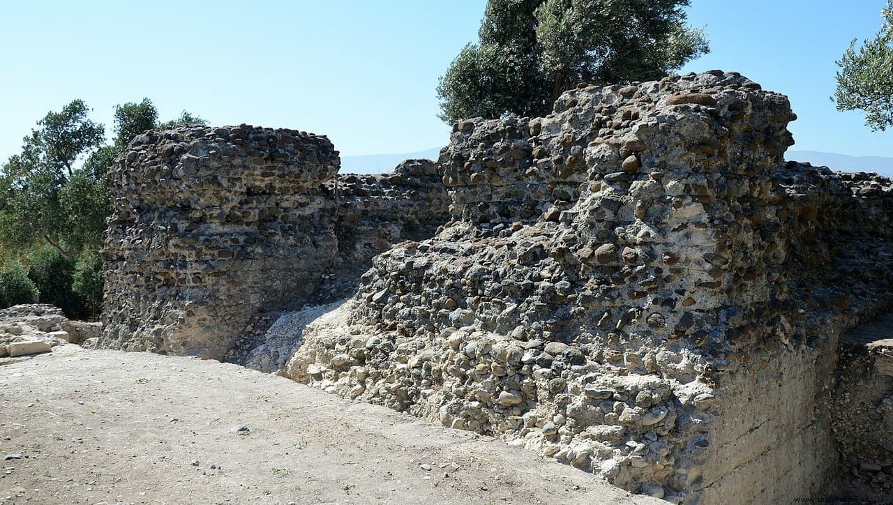 西暦 115 年のアンティオキア地震の際、トラヤヌス帝とハドリアヌス帝が窓から飛び降りなければならなかったときのことです。 