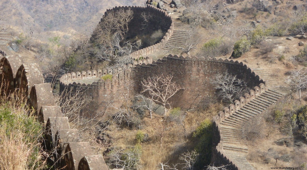 El fuerte medieval de Kumbhalgarh en la India, la segunda muralla más grande del mundo 