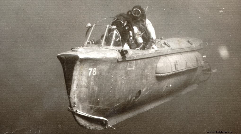 Cuando los italianos atacaron a la Royal Navy en Alejandría utilizando torpedos tripulados, durante la Segunda Guerra Mundial. 