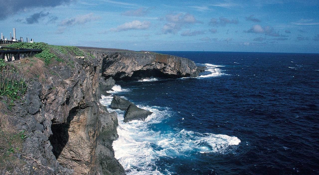 Los acantilados desde los que miles de japoneses saltaron al vacío tras la Batalla de Saipán 