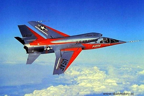 ノースアメリカン YF-107 ウルトラセイバー 