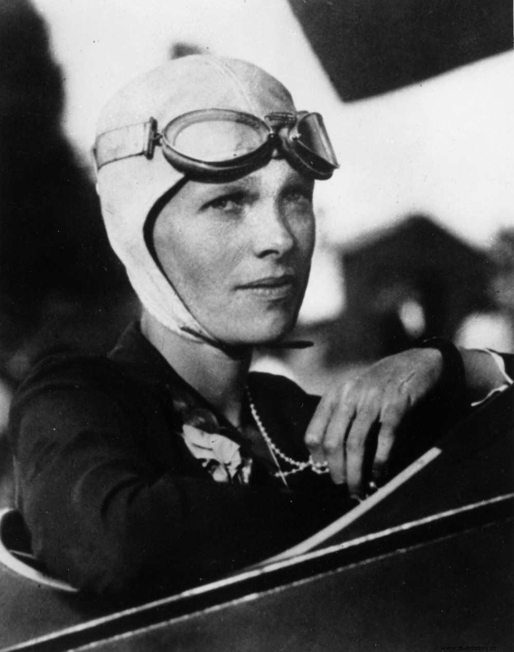 Amelia Earhart, aviadora pionera 