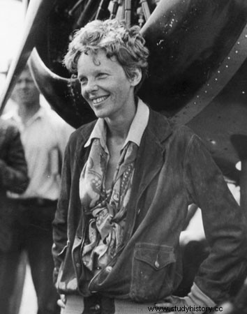 Amelia Earhart, aviadora pionera 