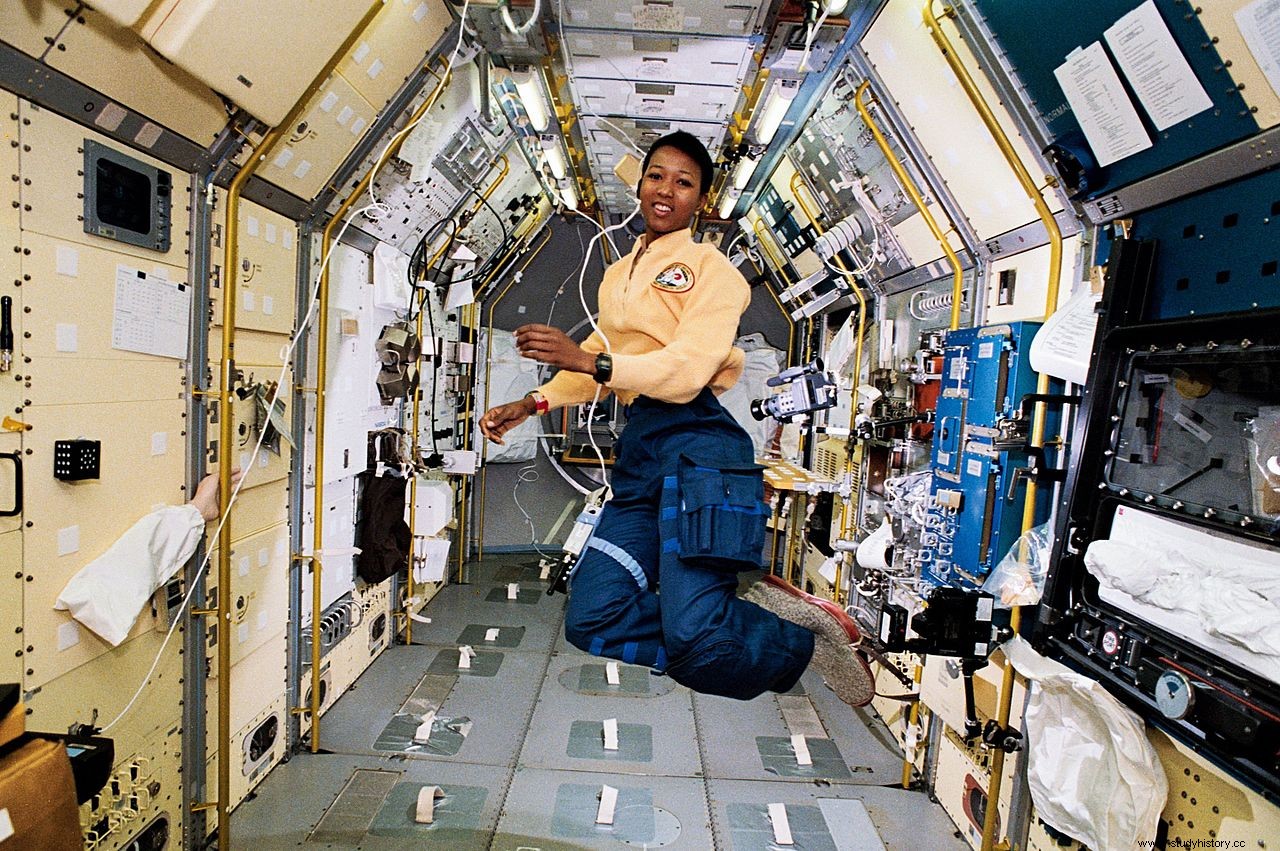 Mae Jemison, astronauta, científica, artista 