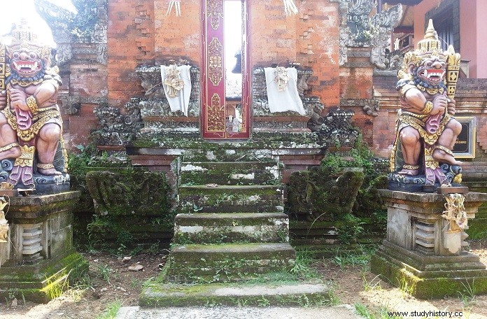 3. Dinastía budista Sri Vijaya en Sumatra 