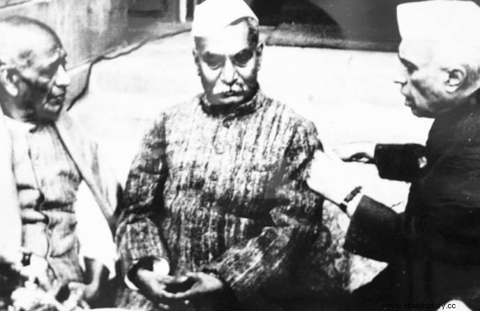 30. Vallabhbhai Patel y Mohandas Gandhi se encontraron por primera vez en Godhra. 