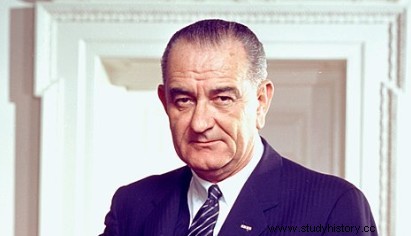 El 36º presidente de los Estados Unidos, Lyndon Johnson, lucha contra la pobreza y el racismo 